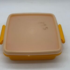 Tupperware Yellow Sandwich Food Storage Container with Clear Lid 1362-22 Vintage